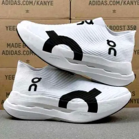 On Running CloudBoom Strike LS White Black 499