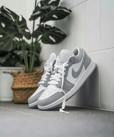 Nike Air Jordan Retro 1 Low WOLF GREY
