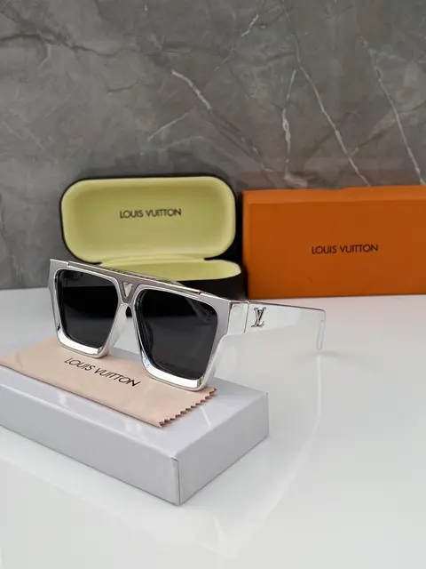 Louis Vuitton 1502 chrome black