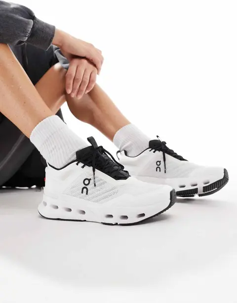 On Cloud x Nova Running White Black