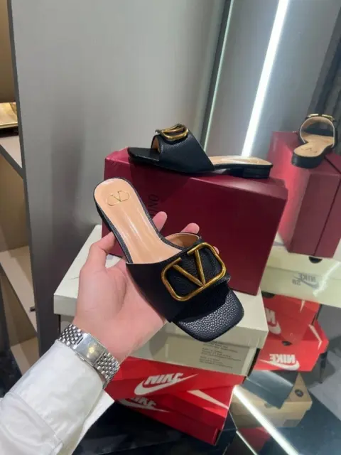 Valentino Garavani V Buckle Slide With OG Box Carry Bag Black 943