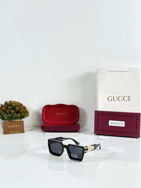 Gucci 02 Gold Black