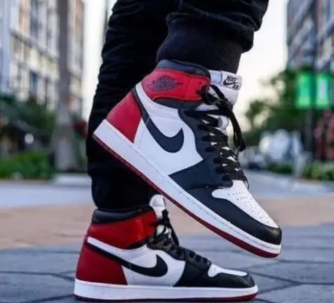 Nike AIR JORDAN RETRO 1 high black toe