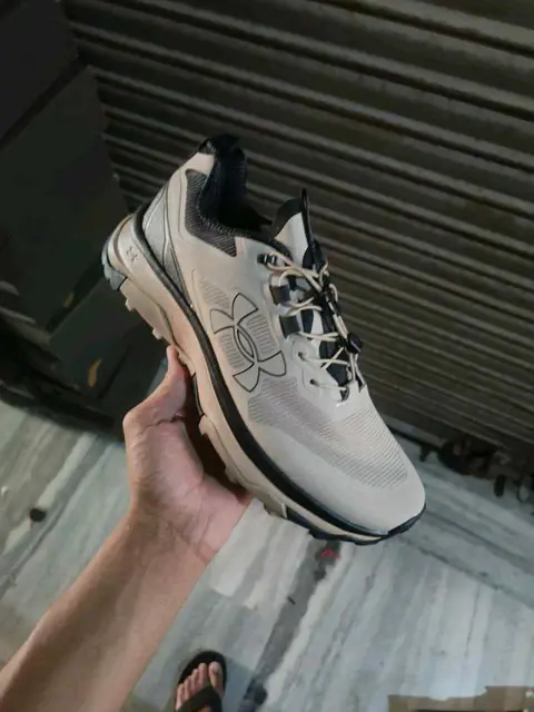 Under Armorr Charged Bandit Trail 2 Beige & Black 2573