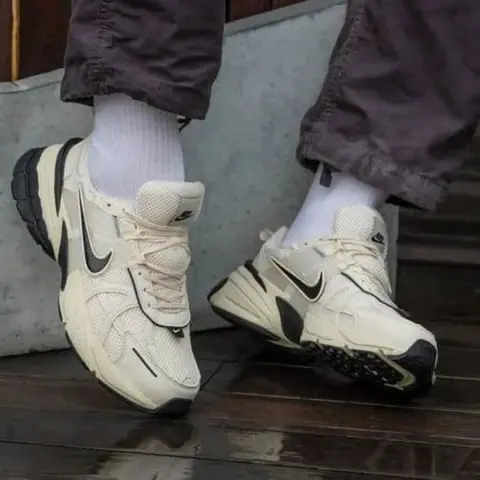 Nike V2K Run Light Beige Black 140