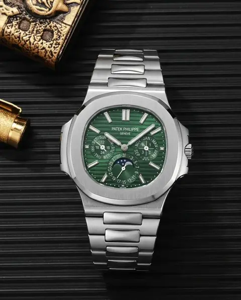 Pate ek philippe Nautilus Chronograph silver Green
