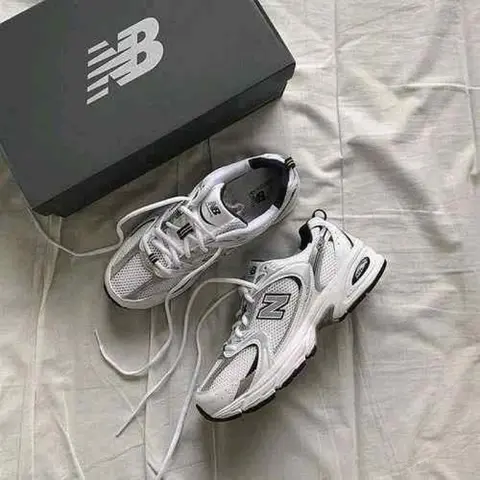 New Balanccee. 530 White Navy