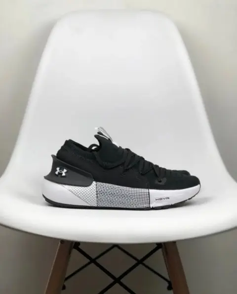 Under Armor Hover Phantom 3 Black White