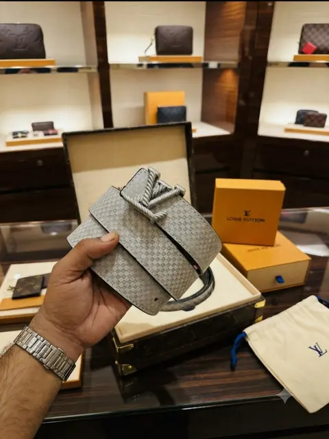 21 LV LOUIIS VUITTON PREMIUM QUALITY BELT WITH BOX