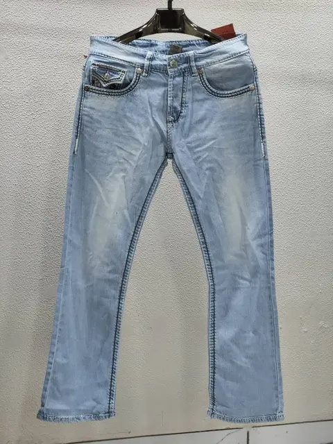 TRUE RELIGION IMPORTED STORE ARTICLE JEANS