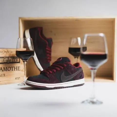 Nike riot skateshop x dunk pro sb qs low mahogany dark beetroot