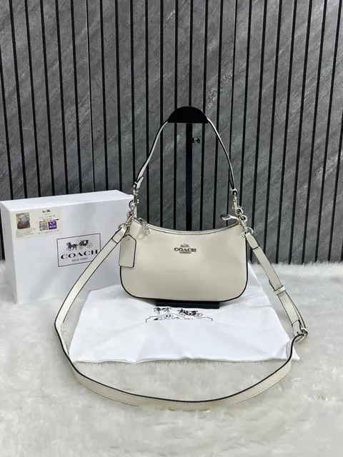 Coach Teri White ShoulderBag With OriginalBox DustCover