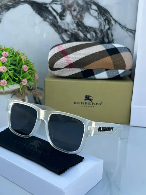 Burberry wayfero white black