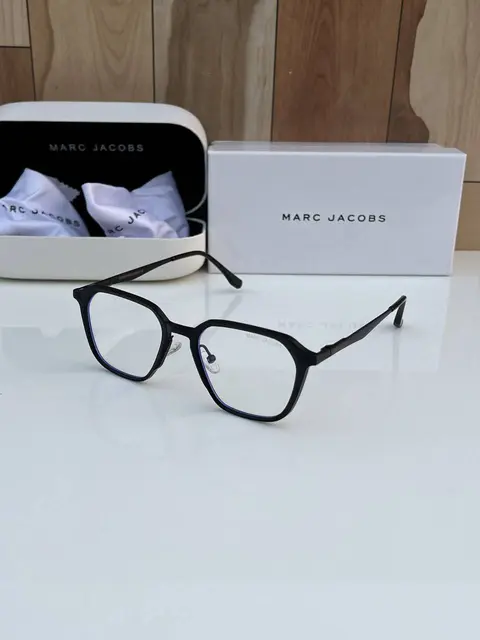 Marc jacobs 502 black plano