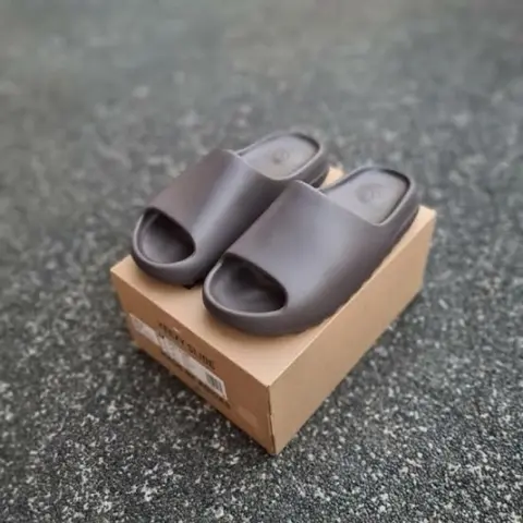 Adidas Yeezy Slide Soot