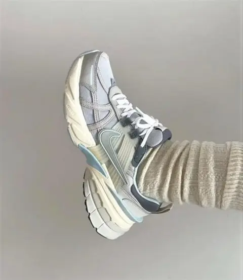 Nike V2K LIGHT BONE METALLIC PLATINUM WOMEN