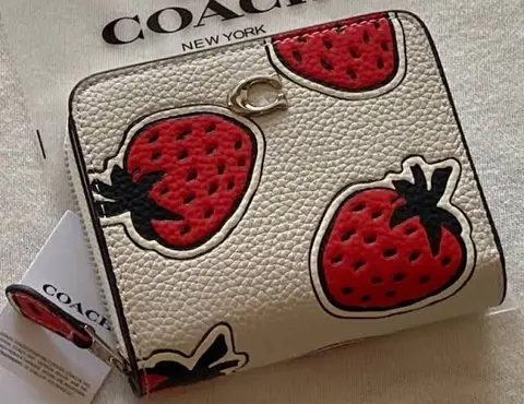 Coach Premium Strawberry Emboss Highend Wallet With OriginalBox DustCover Packing