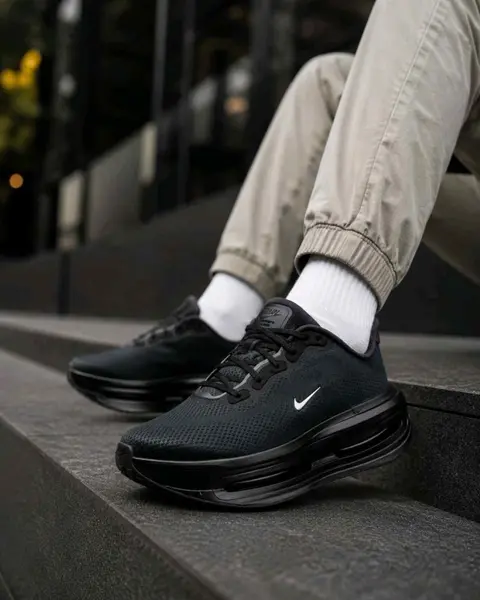 Nike Vomero Premium Black 2690