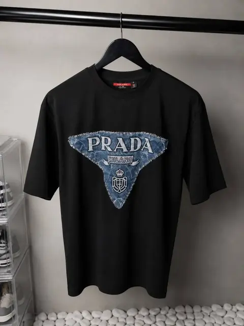 Prada Milano Logo T-Shirt 1185. Sale-offer VS1000