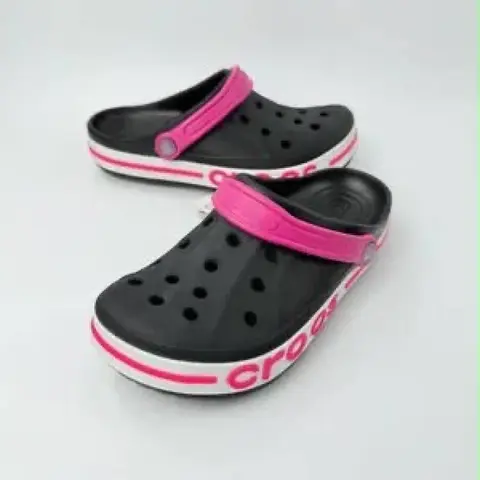 WMN Croccs Unisex Bayaband Clogs in black and candy pink