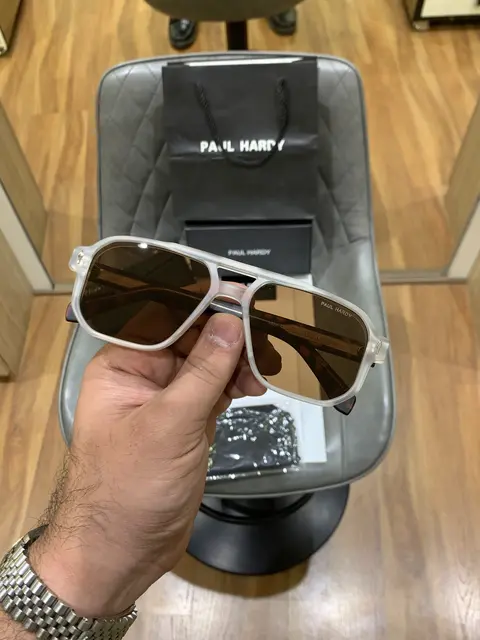 Paul hardy 9820 white brown