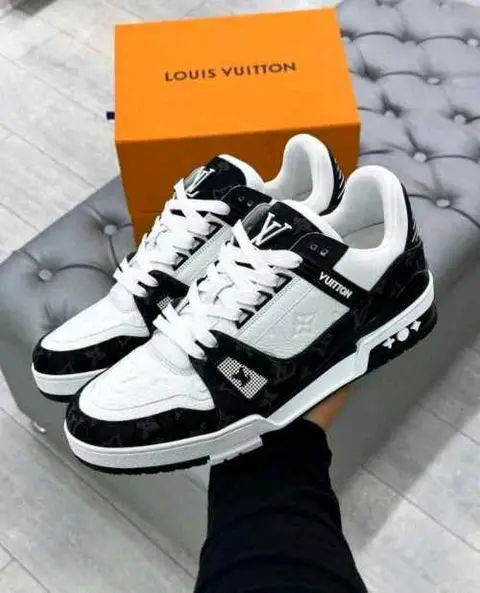 Louis Vuitton LV Trainer White Black 896