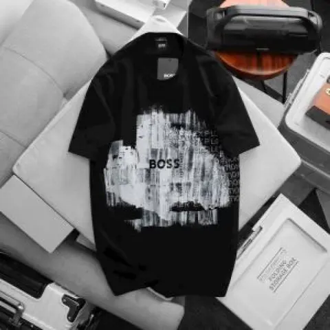 HUGO BOS IMPORTED STORE ARTICLE T-SHIRT