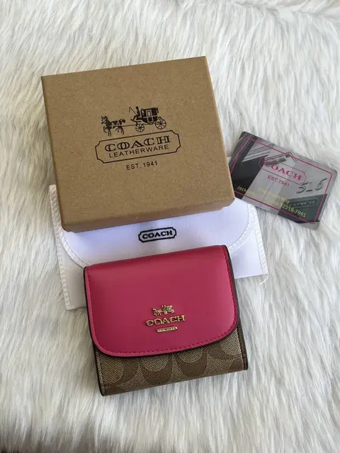 Coach 123 Trifold Wallet With OriginalBox DustCover Card