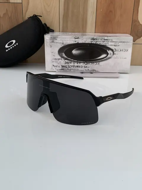 Oakley 9463 black
