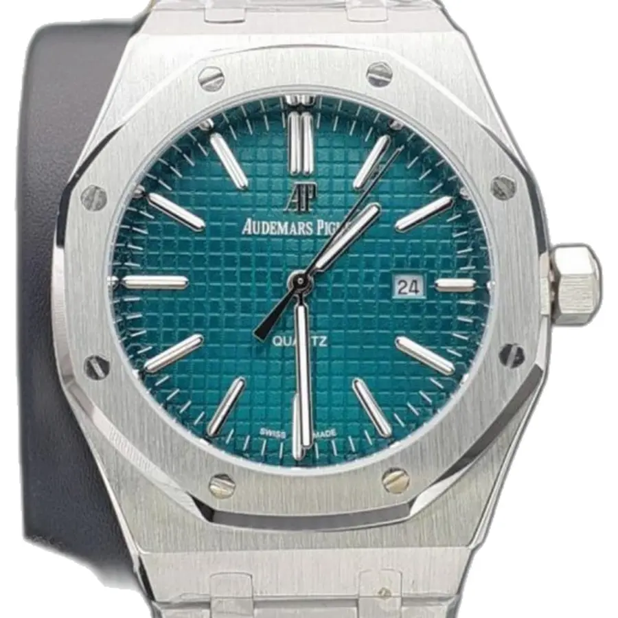 Audemars Piguet Royal Oak Automatic - dial close-up